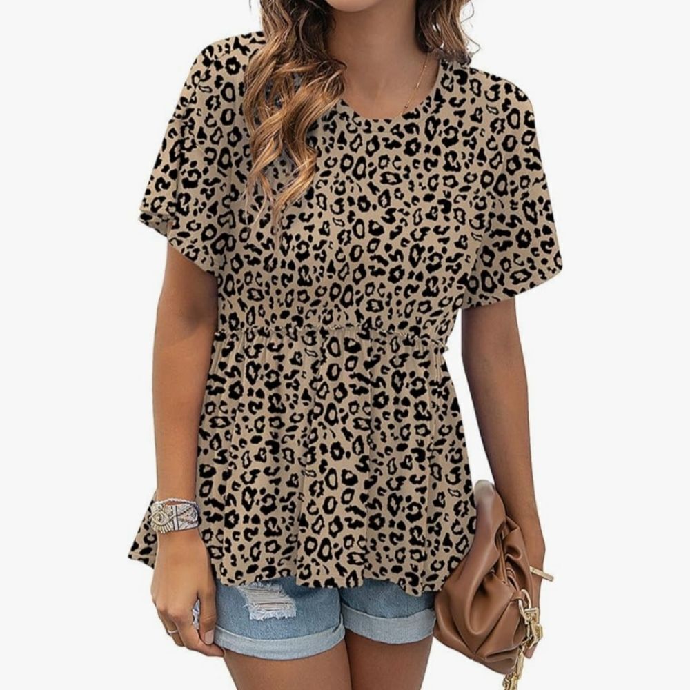 Women's Size Medium Leopard Print‎ Round Neck Short Sleeve Top